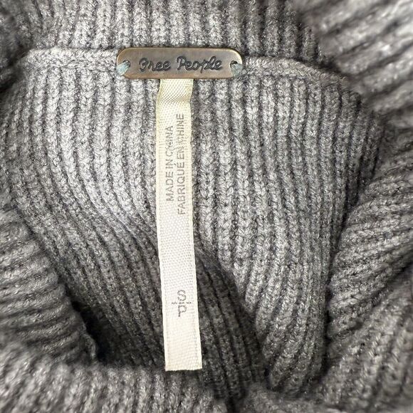 Free People Softly Structured Tunic Oversized Sweater Size S Gray Turtleneck - Picture 9 of 15